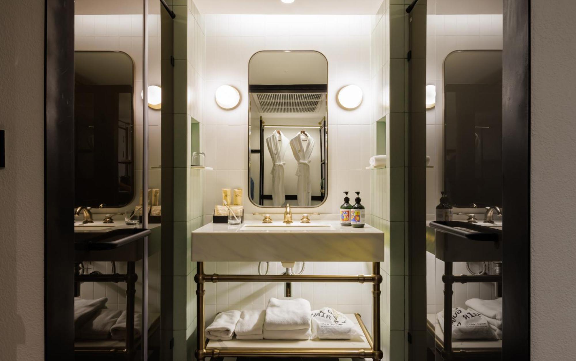 Public House Bangkok, A Member Of Design